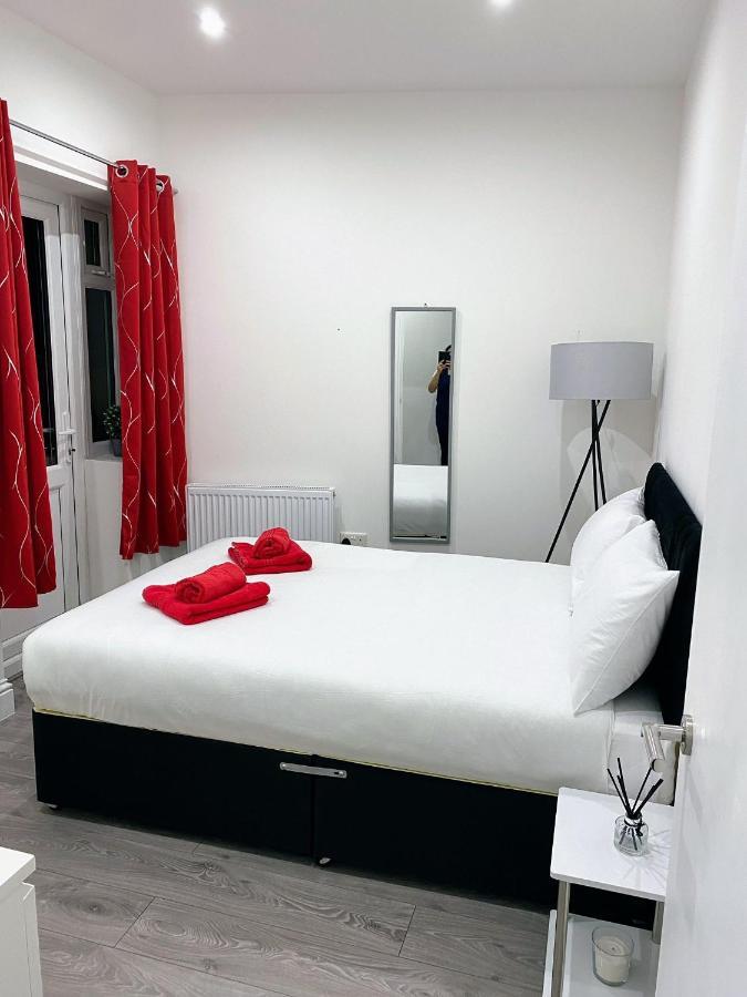Attractive 2 Bed Apartments Free Wi-Fi And Parking Croydon Zewnętrze zdjęcie
