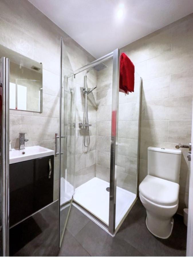 Attractive 2 Bed Apartments Free Wi-Fi And Parking Croydon Zewnętrze zdjęcie